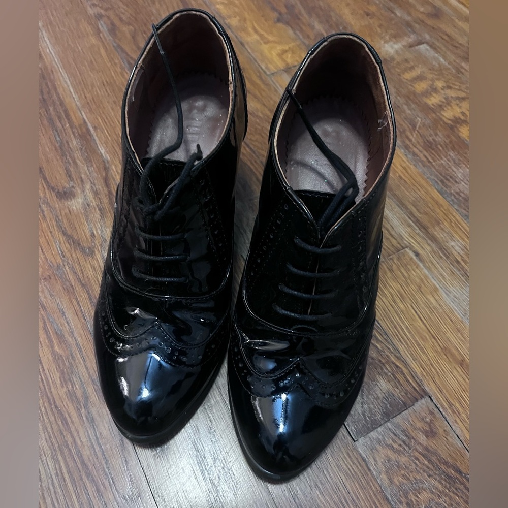 Julia Bo patent leather oxford heels - Picture 2 of 5